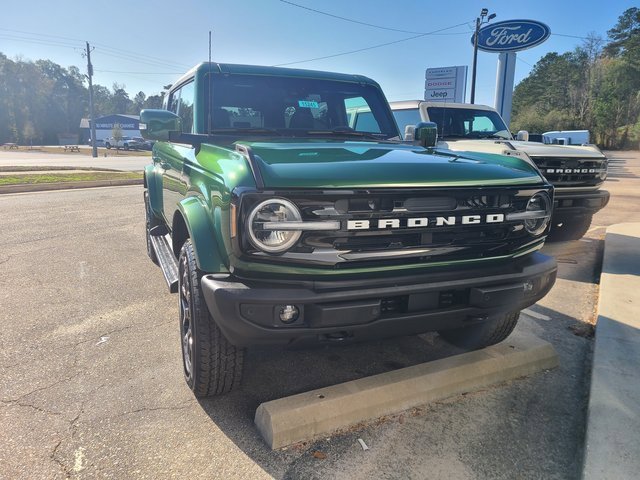 2025 Ford Bronco 4-Door Outer Banks's photo