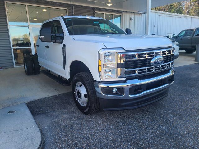 2026 Ford F-350 Chassis Truck Crew Cab 