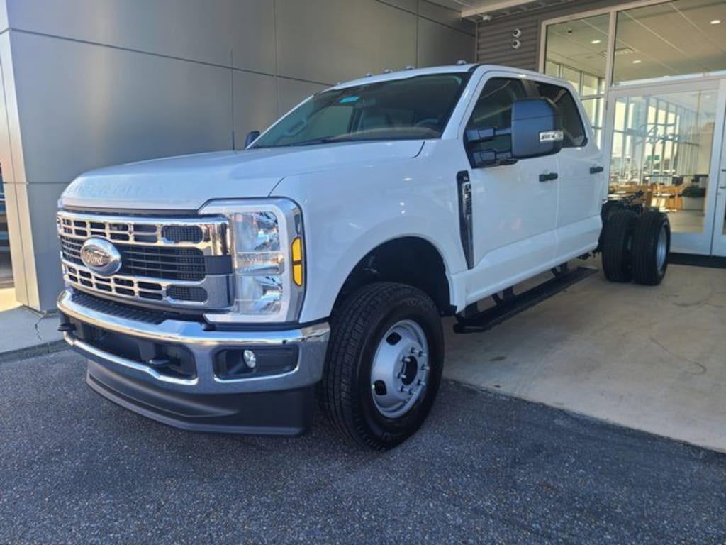 New 2026 Ford F-350 Chassis Truck Crew Cab