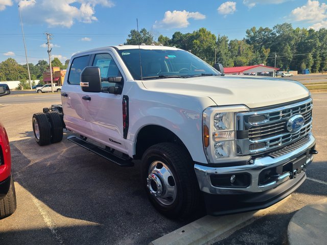 2026 Ford F-350 Chassis Truck Crew Cab 