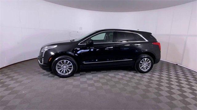 Used 2017 Cadillac XT5 Luxury with VIN 1GYKNDRS8HZ114643 for sale in Clinton Township, MI