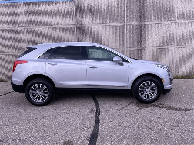 Used 2019 Cadillac XT5 Luxury with VIN 1GYKNCRS9KZ294801 for sale in Clinton Township, MI