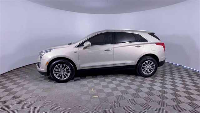 Used 2017 Cadillac XT5 Luxury with VIN 1GYKNBRS6HZ118193 for sale in Clinton Township, MI