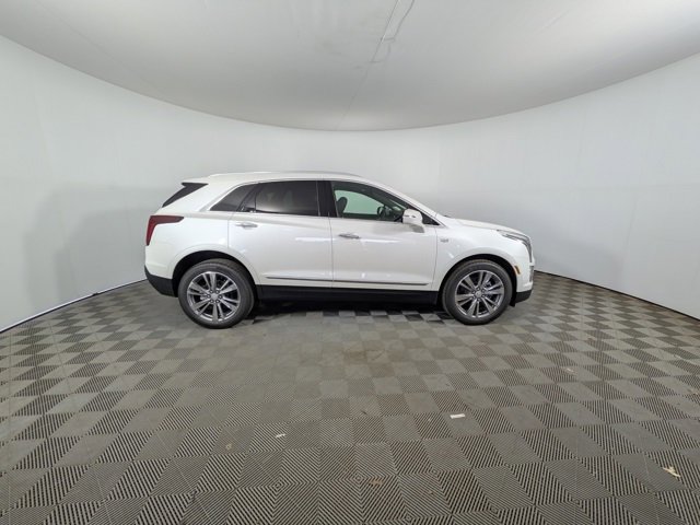 2025 Cadillac XT5 Premium Luxury photo 2