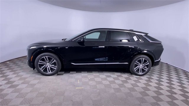 Used 2025 Cadillac LYRIQ Luxury 1 with VIN 1GYKPNRL2SZ316541 for sale in Clinton Township, MI