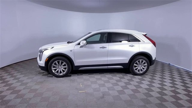 Used 2022 Cadillac XT4 Premium Luxury with VIN 1GYFZDR43NF106518 for sale in Clinton Township, MI