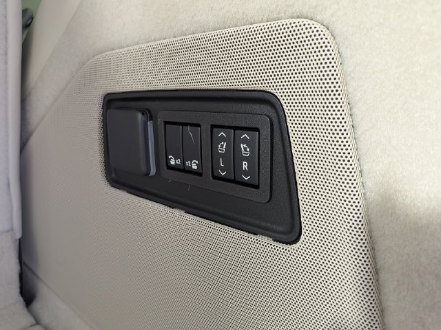 2026 Cadillac Escalade Platinum Sport - Photo 14