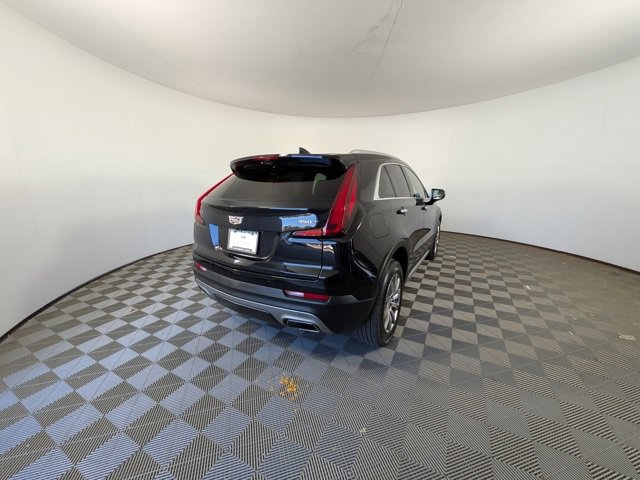 2022 Cadillac XT4 Premium Luxury photo 2