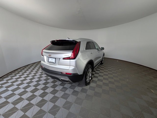 2022 Cadillac XT4 Premium Luxury photo 2