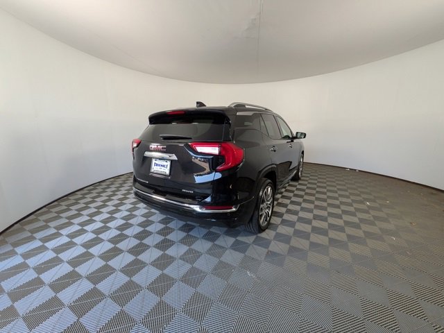 2024 Gmc Terrain Denali photo 2