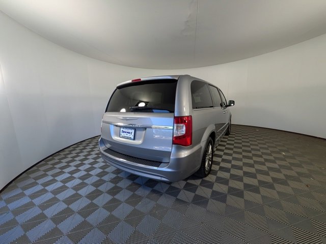 2014 Chrysler Town & Country photo 3