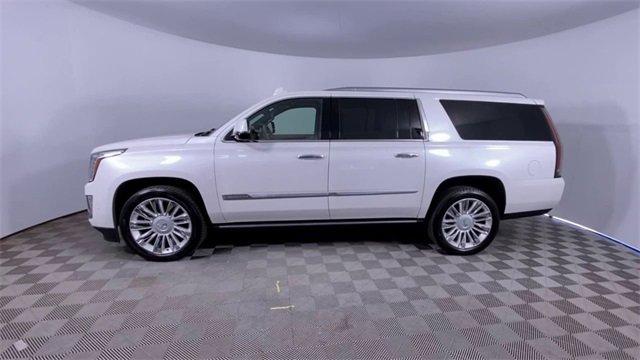 Used 2020 Cadillac Escalade ESV Platinum with VIN 1GYS4KKJ8LR170955 for sale in Clinton Township, MI