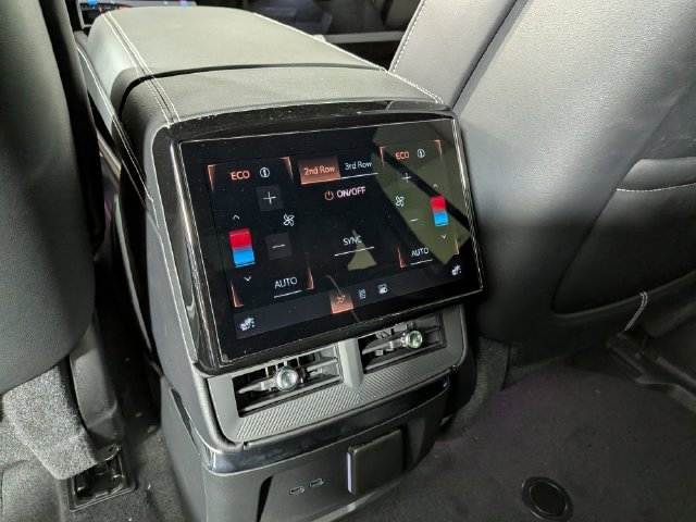 2027 Cadillac VISTIQ Luxury - Photo 27