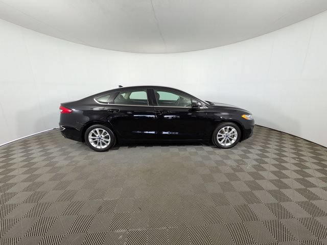 Used 2019 Ford Fusion SE with VIN 3FA6P0HD3KR131297 for sale in Clinton Township, MI