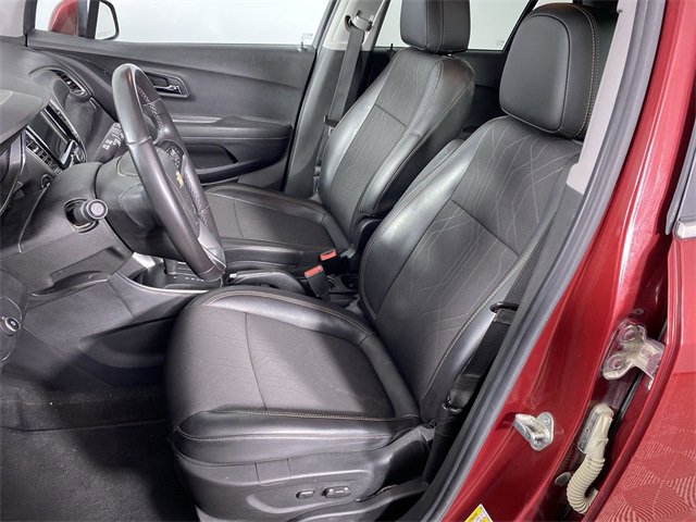 Used 2019 Chevrolet Trax LT with VIN 3GNCJPSB3KL391837 for sale in Clinton Township, MI