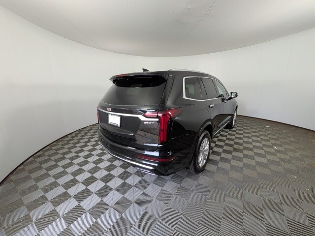 2025 Cadillac XT6 Luxury photo 2