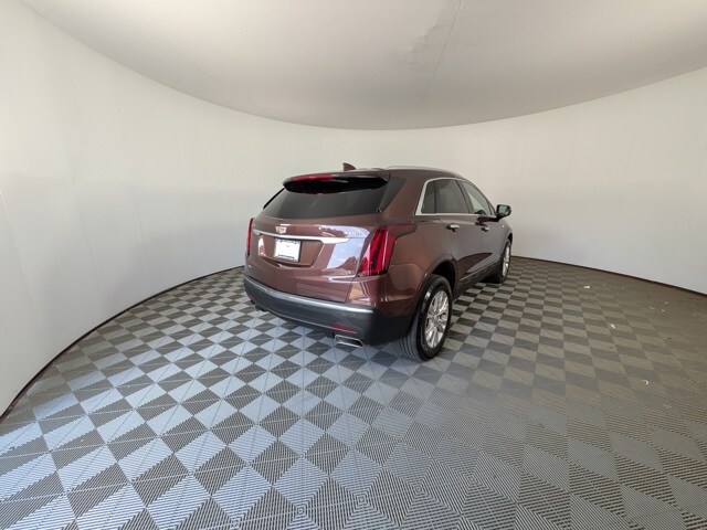 2022 Cadillac XT5 Luxury photo 2