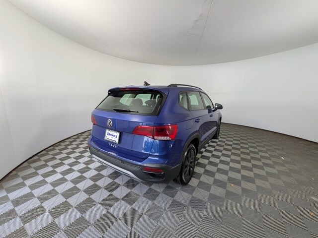 2024 Volkswagen Taos S photo 2