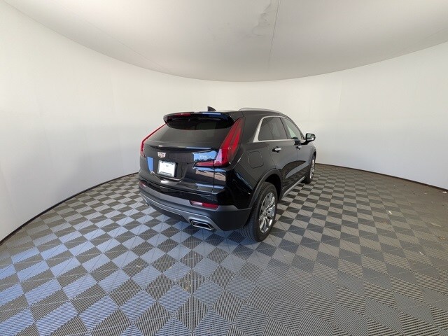 2023 Cadillac XT4 Premium Luxury photo 2
