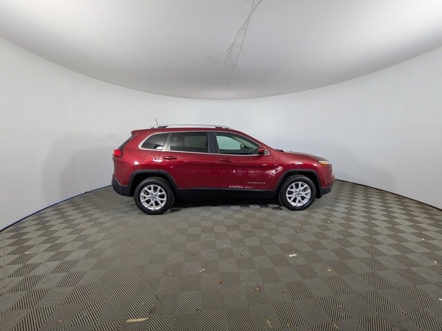 2016 Jeep Cherokee Latitude photo 2
