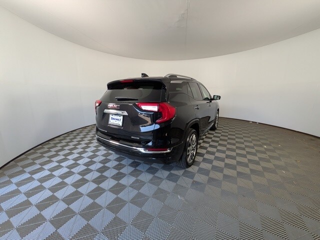 2024 Gmc Terrain Denali photo 2