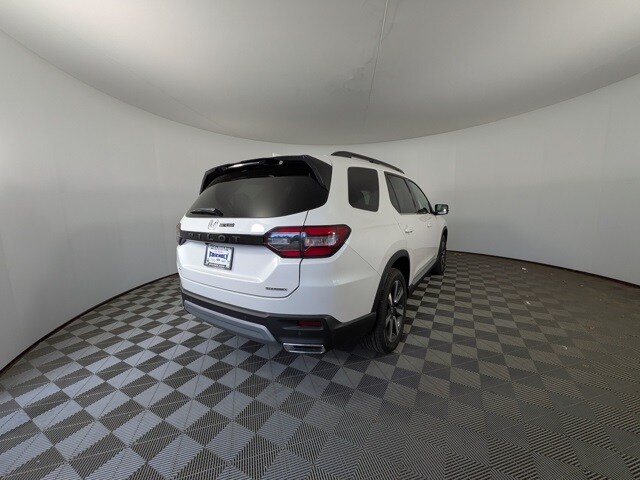 2025 Honda Pilot Touring photo 2