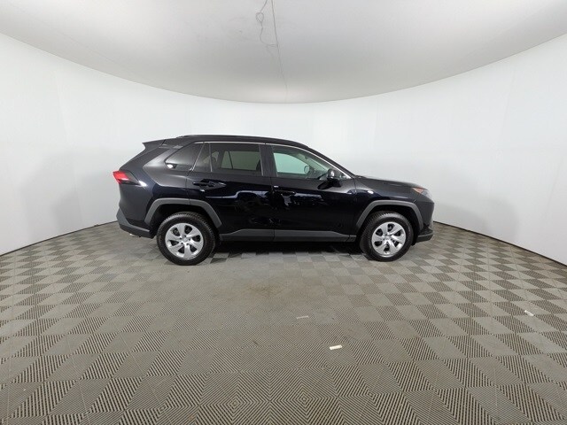 2021 Toyota RAV4 LE photo 2