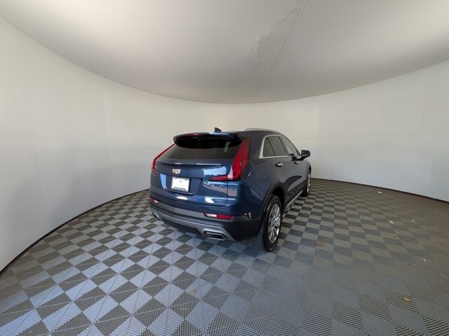 2022 Cadillac XT4 Premium Luxury photo 2