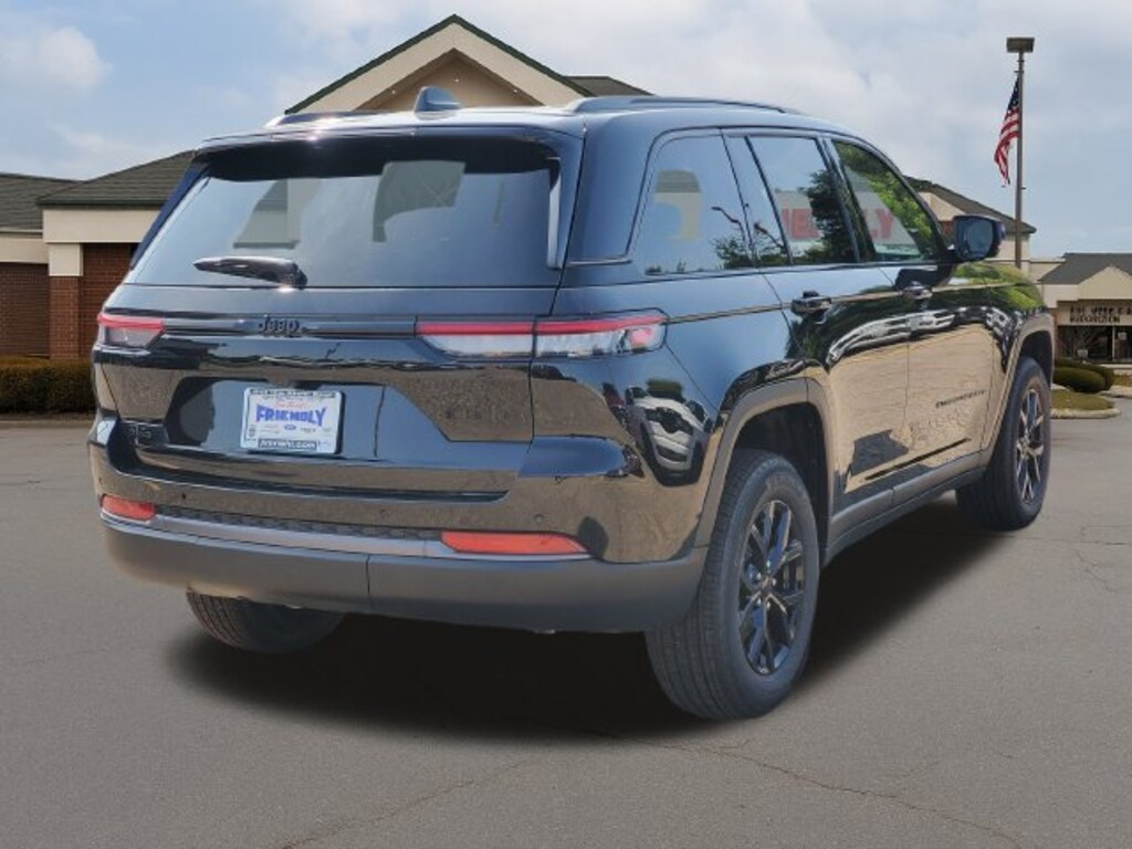 New 2026 Jeep Grand Cherokee Laredo Sport Utility