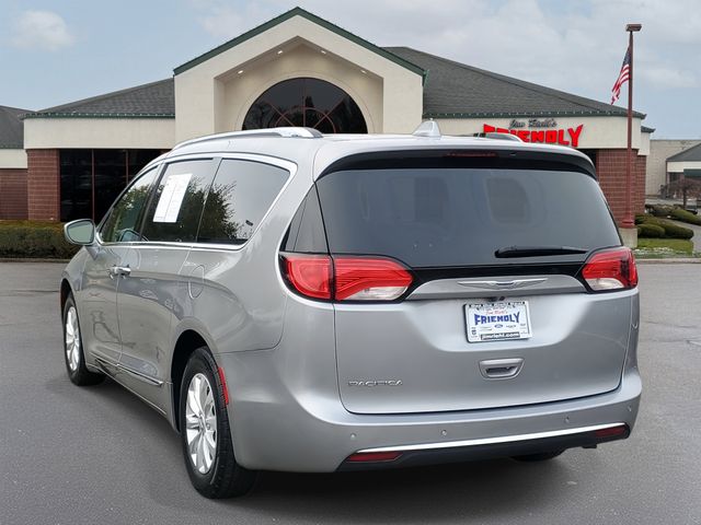 2019 Chrysler Pacifica Touring L photo 4