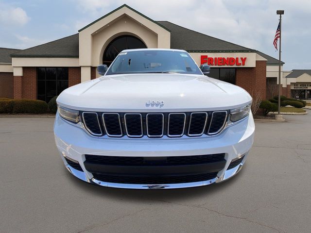 2025 Jeep Grand Cherokee Limited photo 2