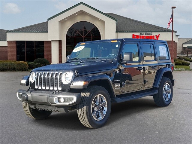 2022 Jeep Wrangler Unlimited Sahara photo 2