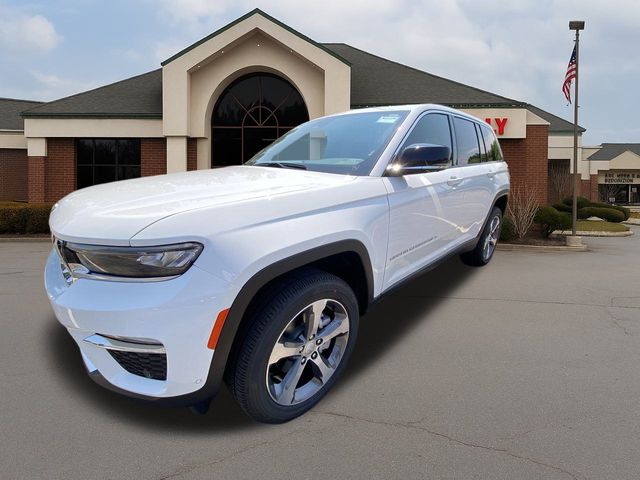 2025 Jeep Grand Cherokee Limited Sport photo 3