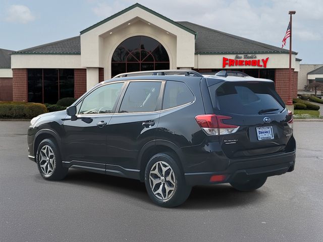 2023 Subaru Forester Premium photo 4