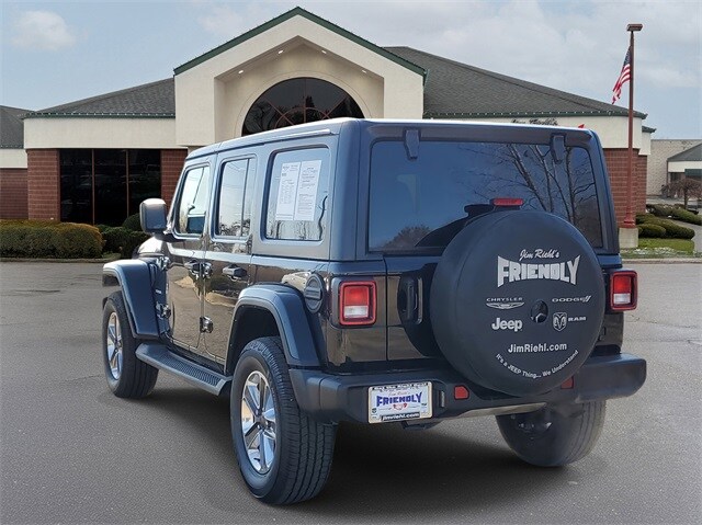 2022 Jeep Wrangler Unlimited Sahara photo 3