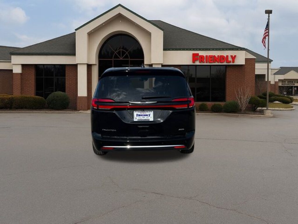 New 2026 Chrysler Pacifica Select Passenger Van