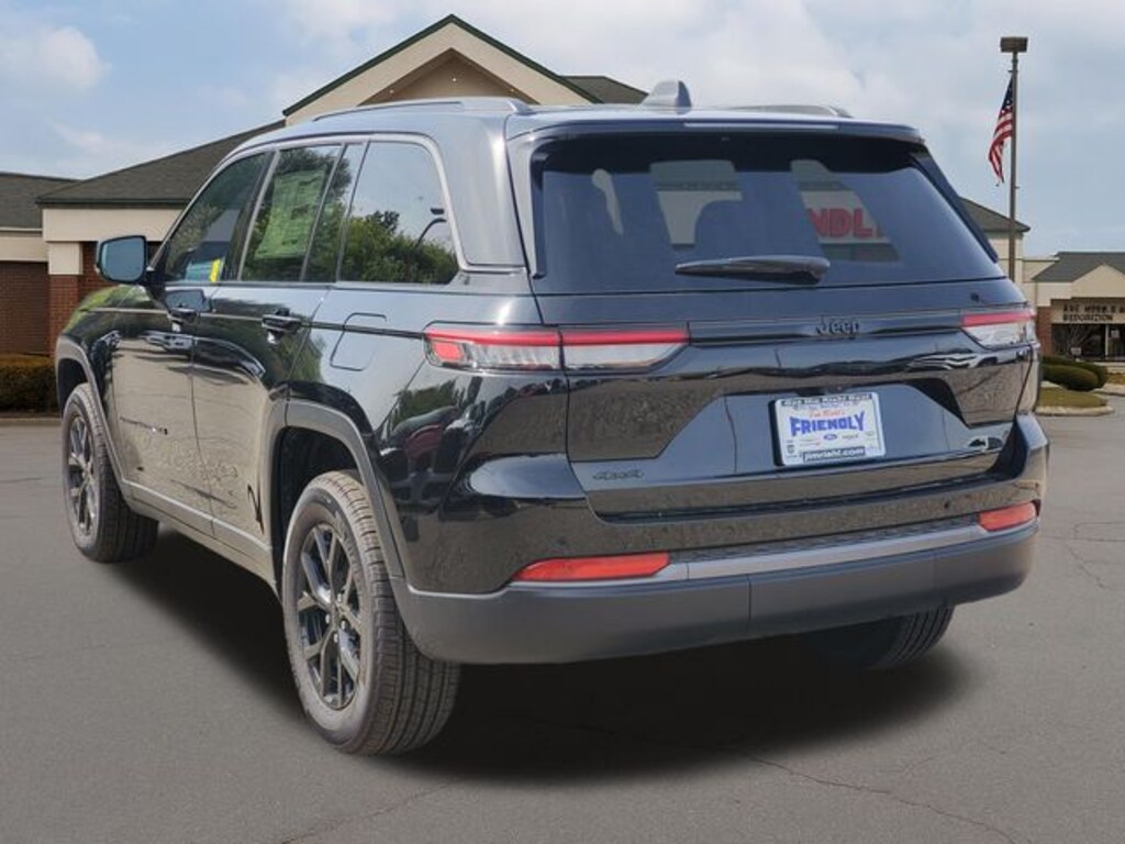 New 2026 Jeep Grand Cherokee Laredo Sport Utility