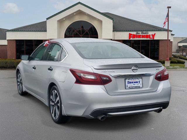 2017 Nissan Altima 2.5 SR photo 2
