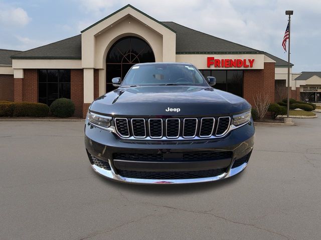 2025 Jeep Grand Cherokee Laredo photo 2