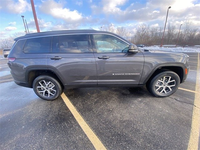 2025 Jeep Grand Cherokee Limited photo 2