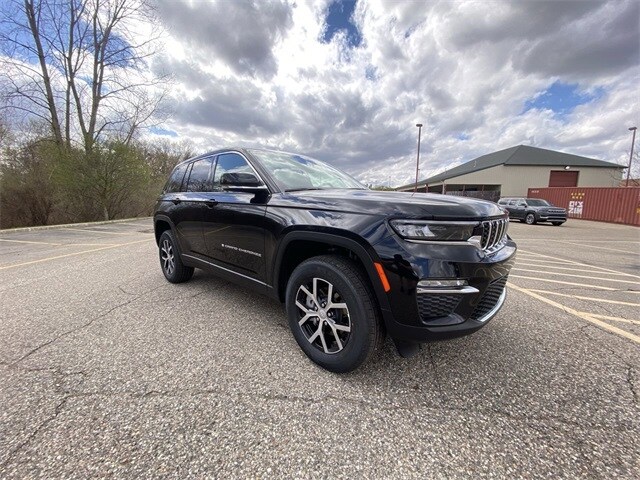 2025 Jeep Grand Cherokee Limited photo 2