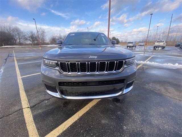 2025 Jeep Grand Cherokee Limited photo 4