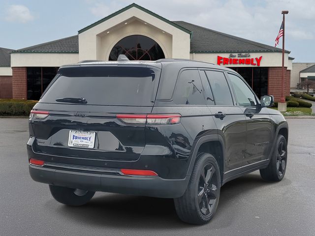 2023 Jeep Grand Cherokee Laredo photo 5