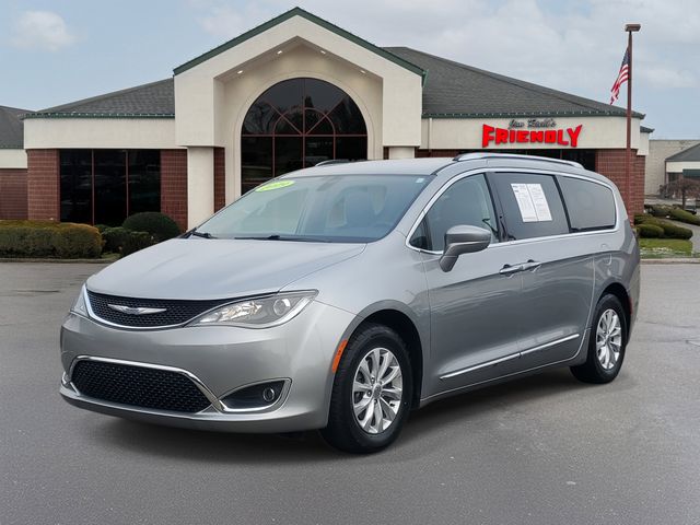 2019 Chrysler Pacifica Touring L photo 3