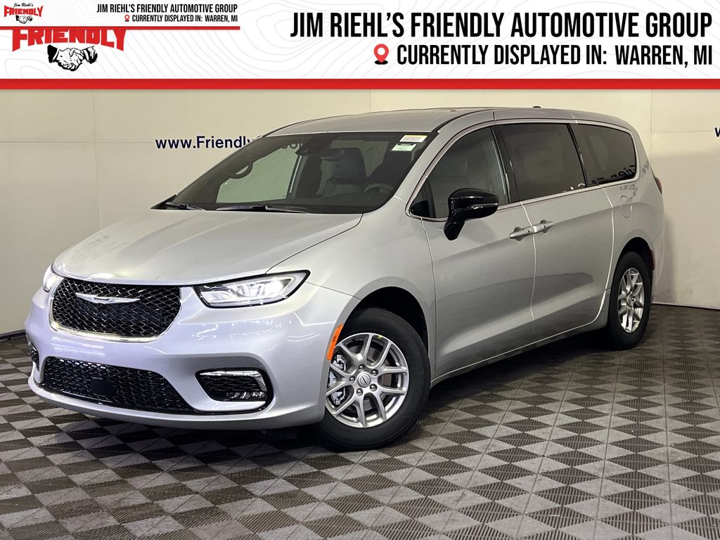 2026 Chrysler Pacifica Select's photo