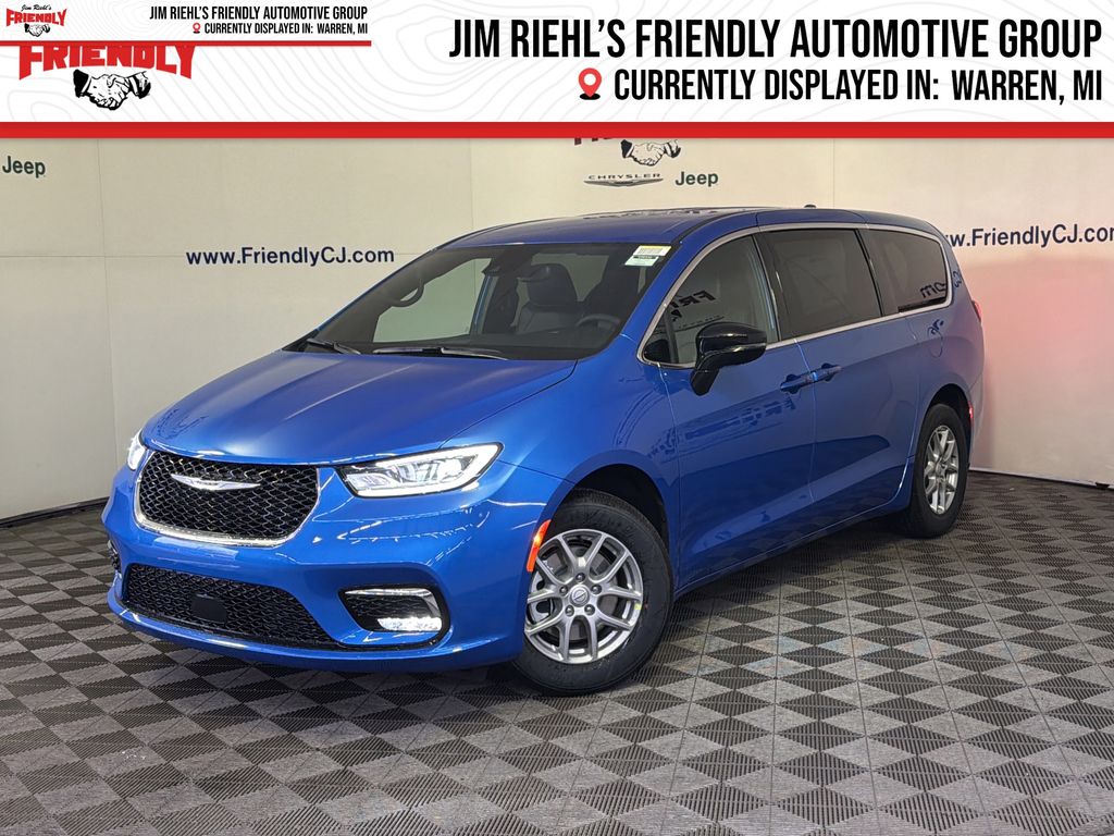 2026 Chrysler Pacifica Select's photo