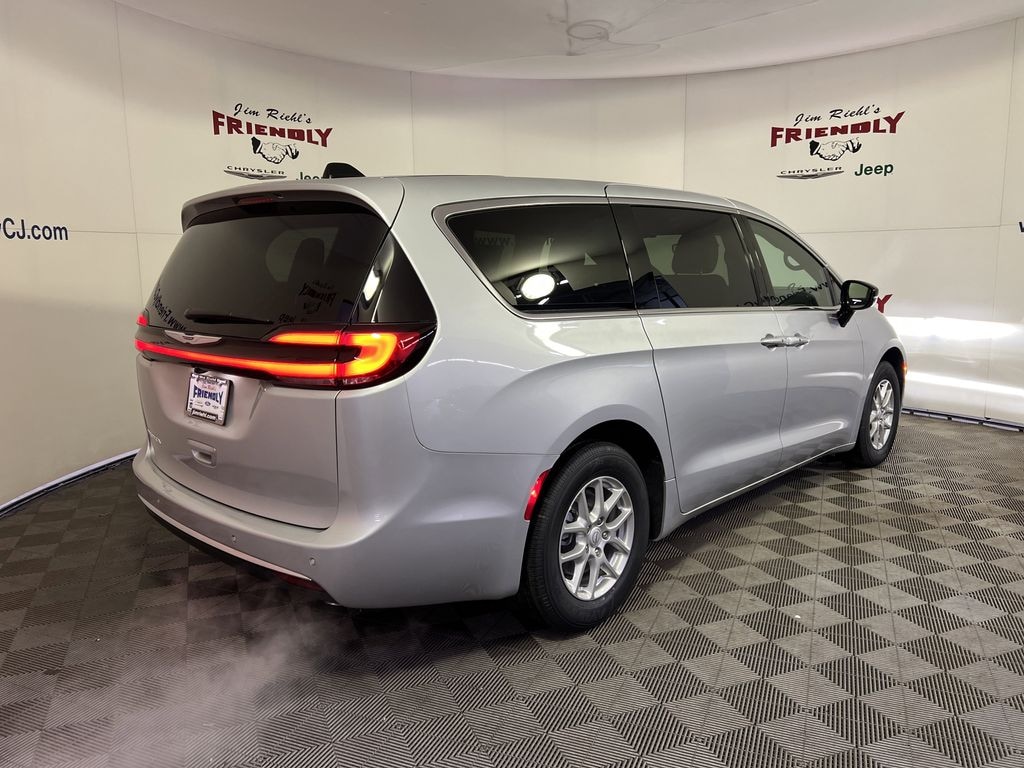 New 2026 Chrysler Pacifica Select Passenger Van