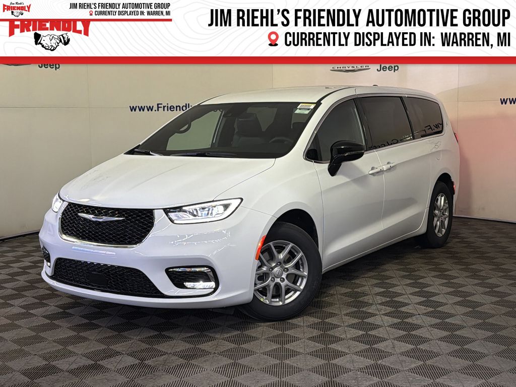 2026 Chrysler Pacifica Select's photo