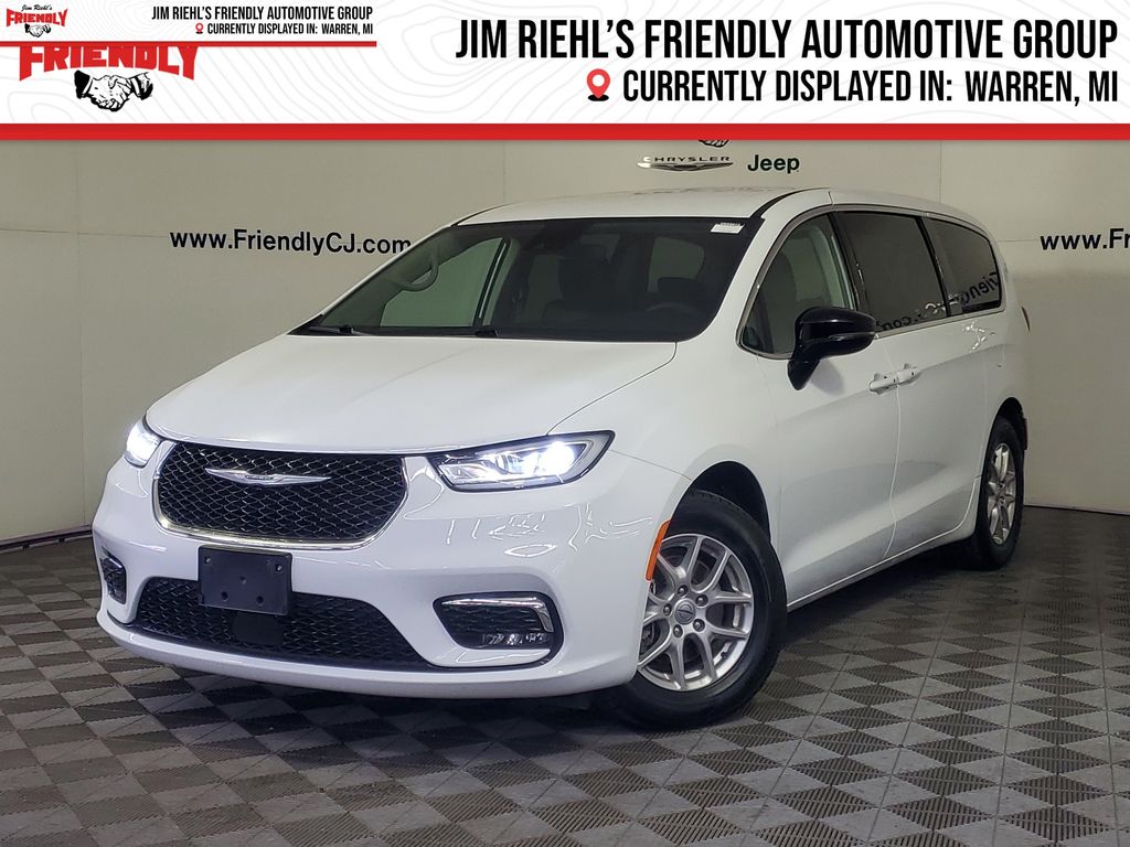 2024 Chrysler Pacifica Touring L's photo