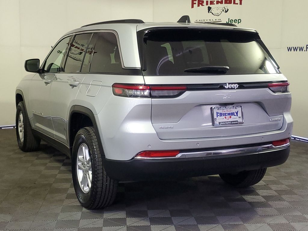 2025 Jeep Grand Cherokee Laredo photo 4